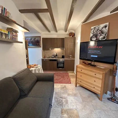 Apartman Superbe Entierement Equipee A 1min De La A Pieds. Centre