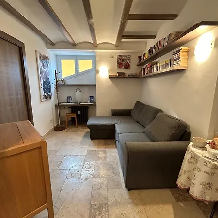 Superbe Entièrement équipée à 1min De La à Pieds. Centre