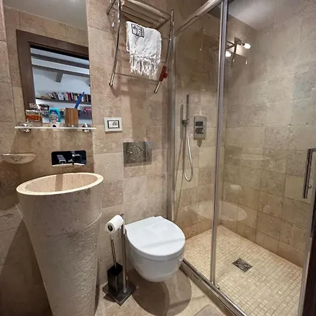 Superbe Entièrement équipée à 1min De La à Pieds. Centre Appartement Menton