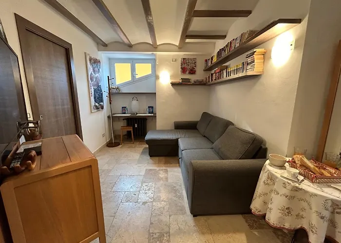 Superbe Entierement Equipee A 1min De La A Pieds. Centre