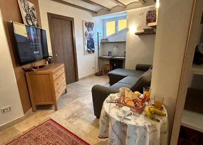 Superbe Entierement Equipee A 1min De La A Pieds. Centre * Мантон